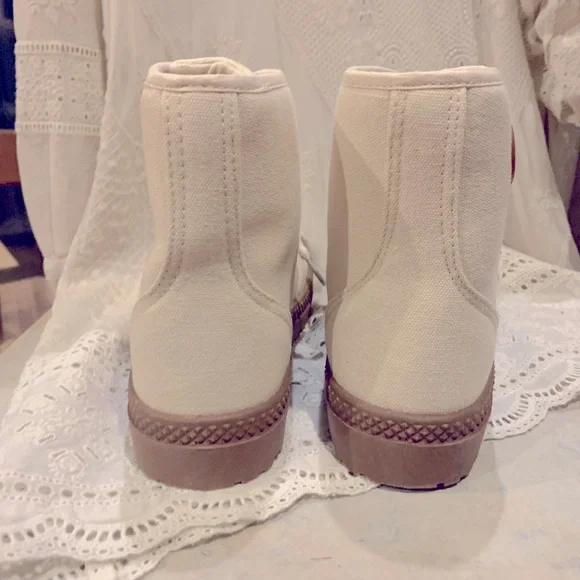 Boots - Picture 9 of 9